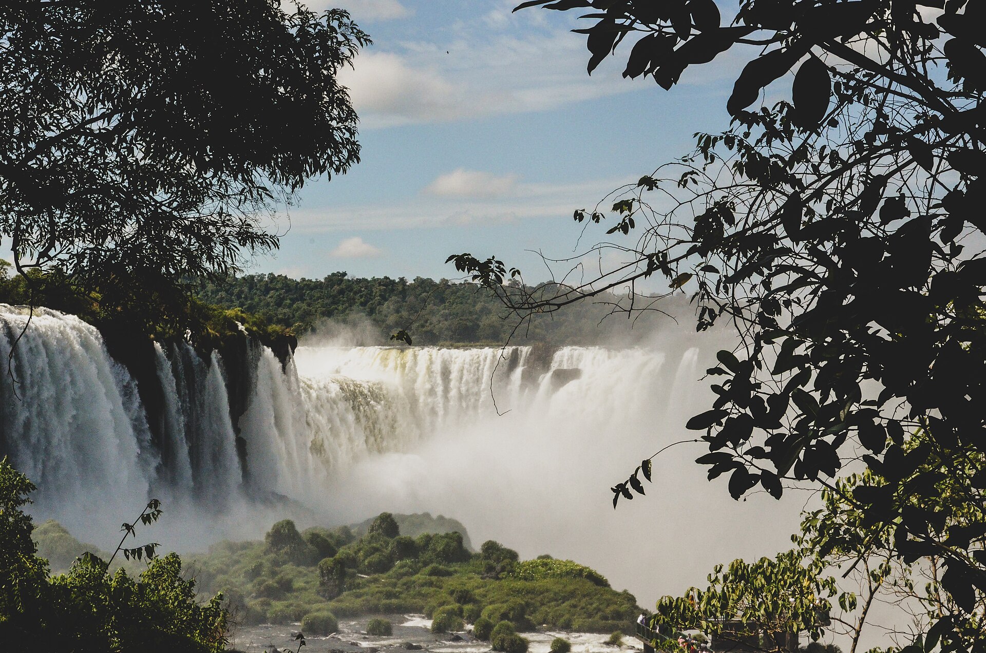 Cataratas de Iguazú rodeadas por la selva