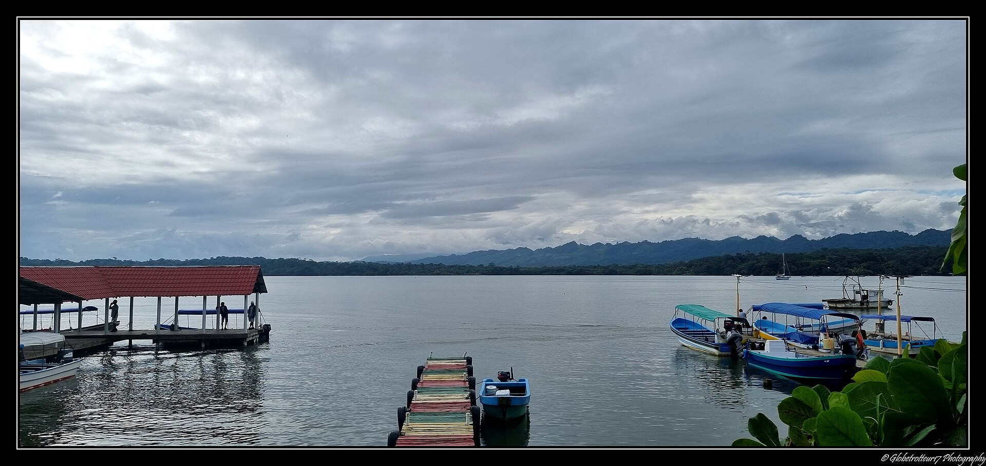 Puerto de Livingston en la costa caribeña de Guatemala
