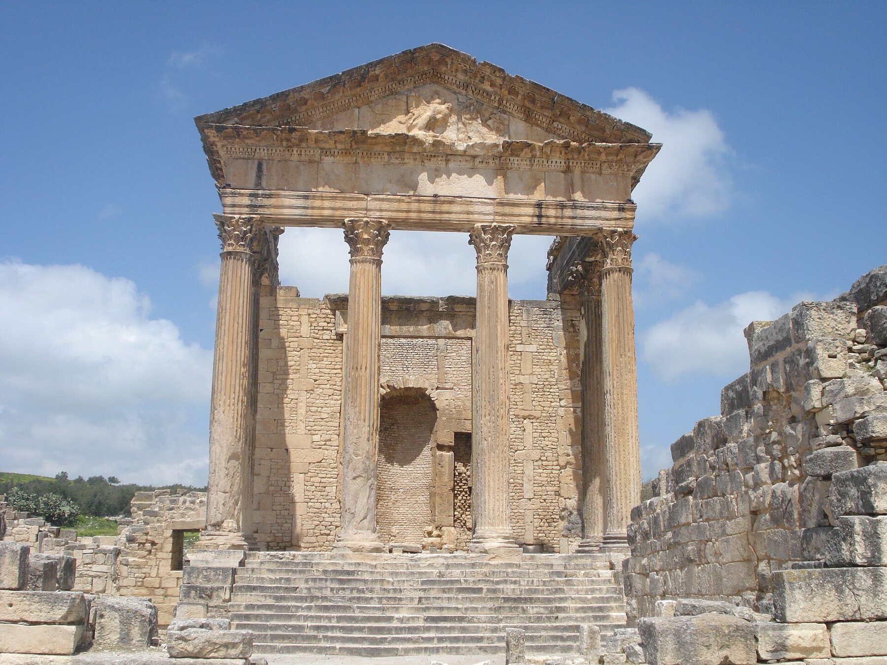 Capitolio romano de Dougga en Túnez